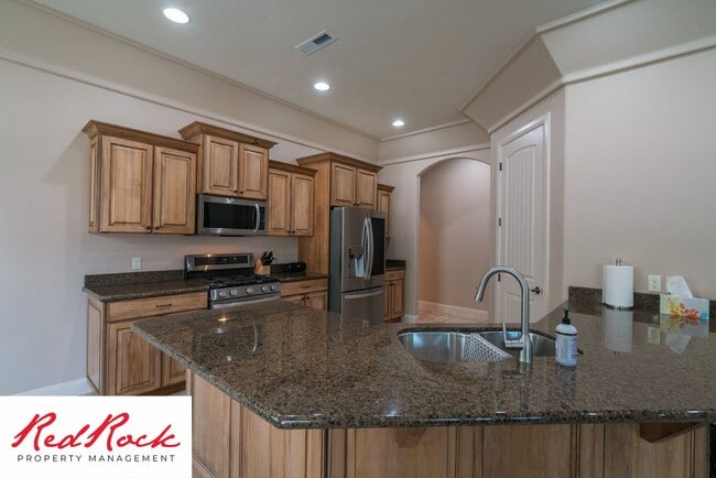 Building Photo - Minimally Furnished home in Little Valley!