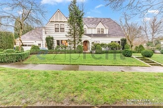 Building Photo - 3010 SE Lambert St