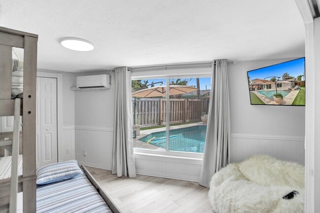 Building Photo - 470 SE 4th Ct