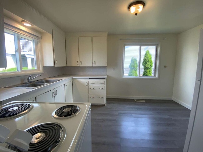 Building Photo - Charming 2-Bed Duplex Retreat in Bellingha...