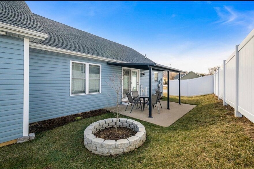 Building Photo - 7 Hull Hills Ln