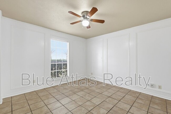 Building Photo - 704 Skyline Dr