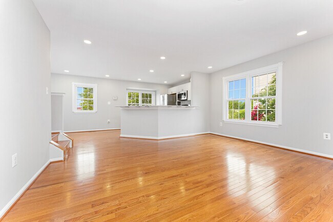 Building Photo - 44132 Mistletoe Ter