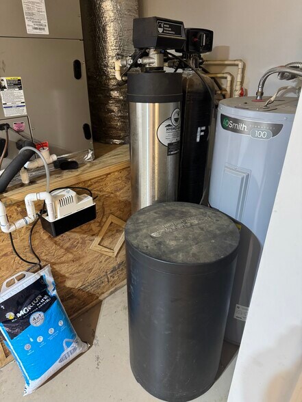 Building Photo - 407 Royal Pines Way