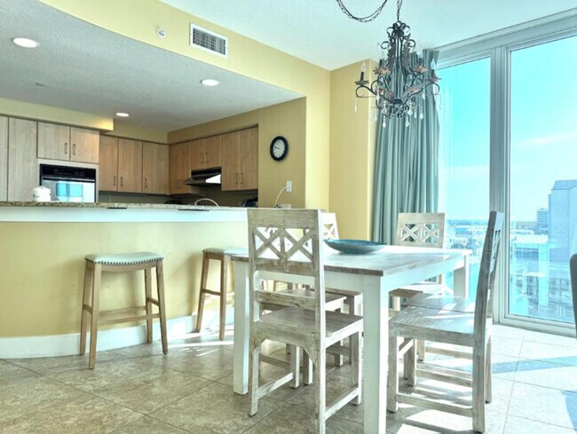 Building Photo - 521 W Beach Blvd