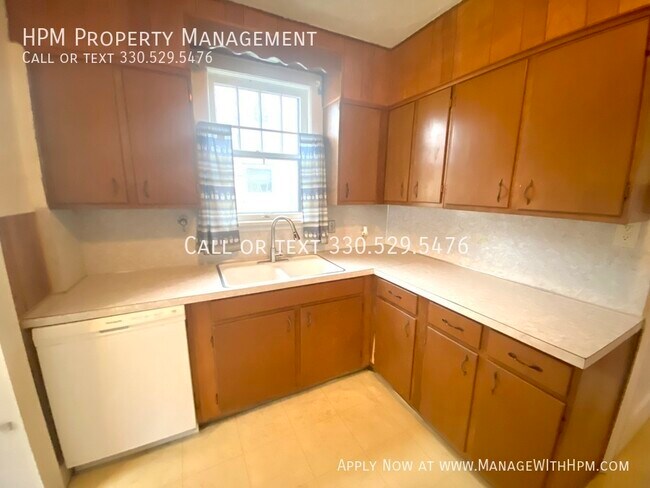 Building Photo - 2109 Woodland Ave NW