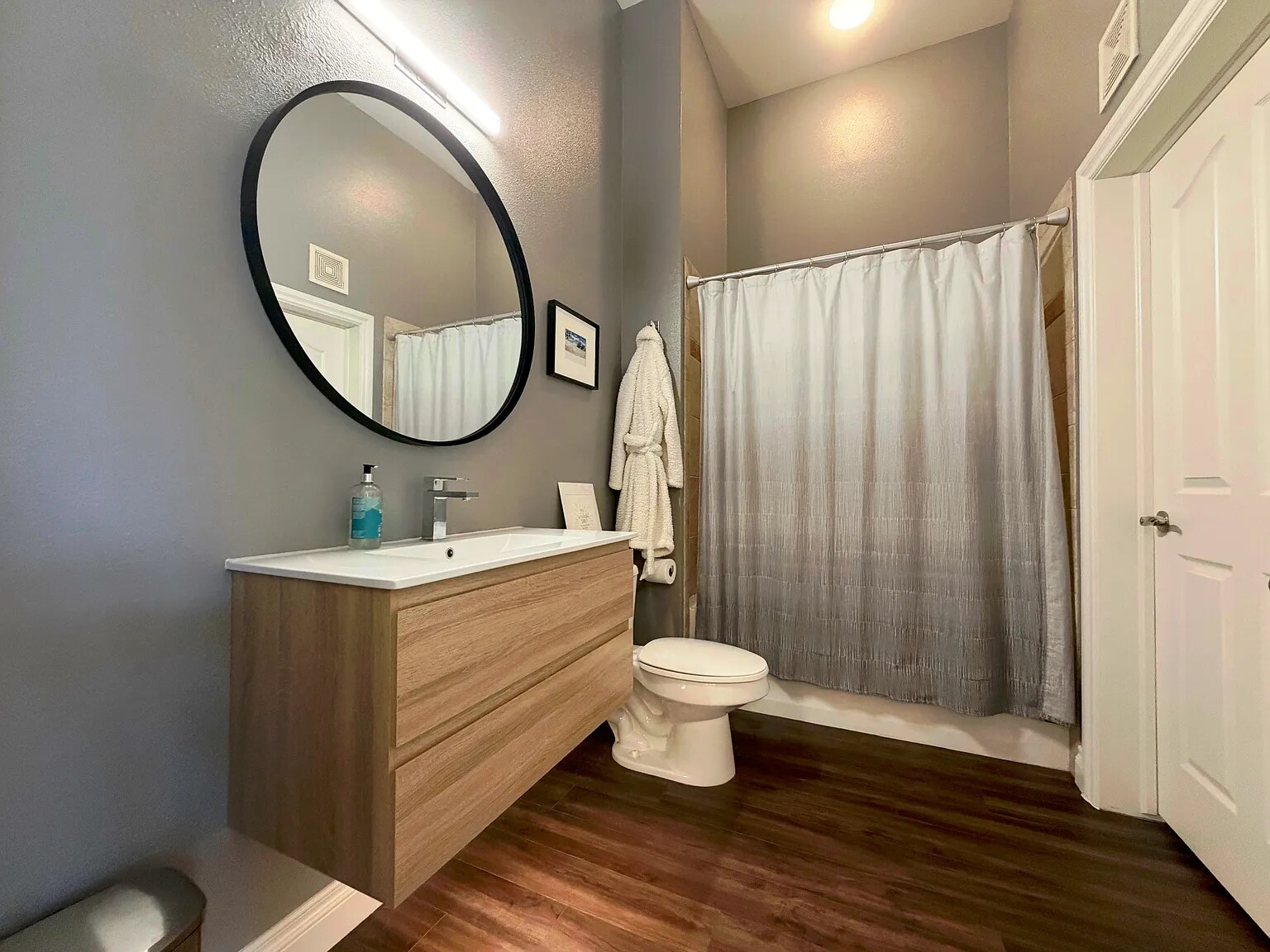 Second bathroom with bath, recently remodeled - 1700 N Emerson St