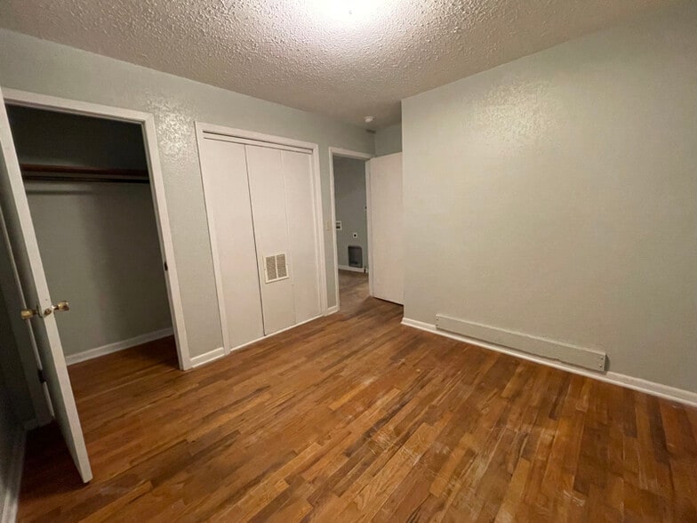 Building Photo - 404 E Madison St