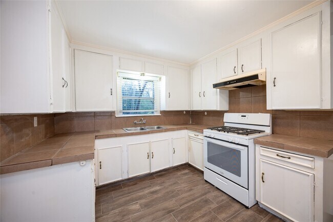 Building Photo - 304 Harris Blvd