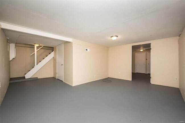 Building Photo - 1424 Golden Dr