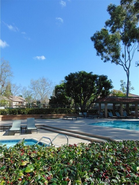 Building Photo - 2203 Apricot Dr