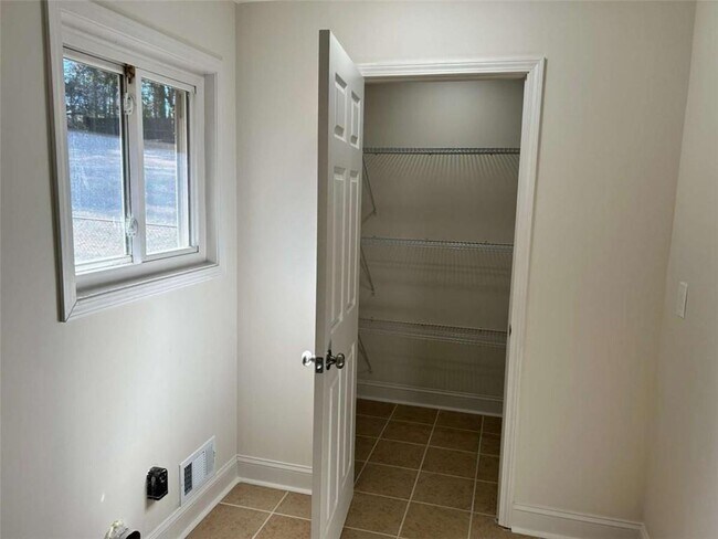 Building Photo - 4642 Elmherst Dr
