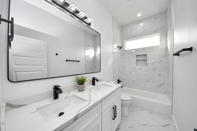 Building Photo - 8533 Amadwe St