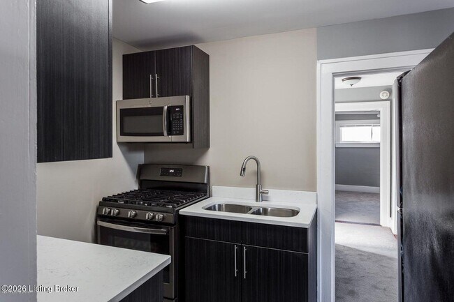 Building Photo - 909 Ash St