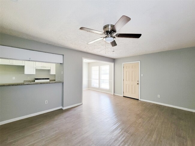 Building Photo - 13611 Ravensway Dr