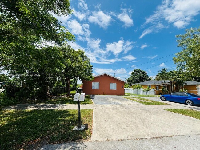 Building Photo - 997 NW 11th St