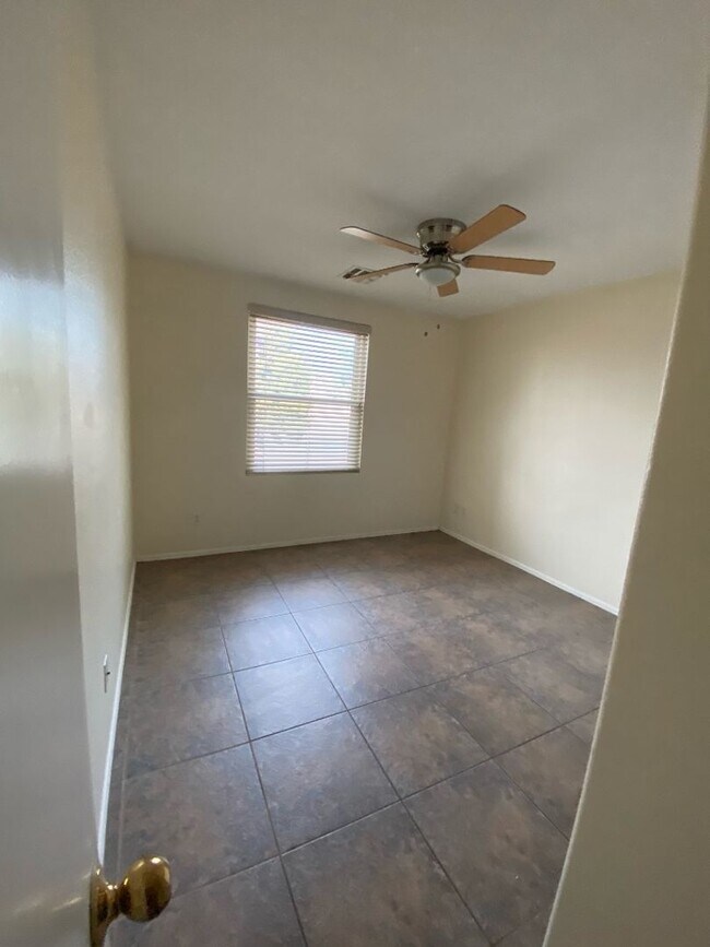 Building Photo - 11425 W Pinehollow Dr
