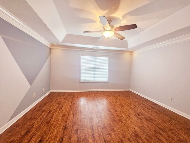 Building Photo - Townhouse  At West Park Place