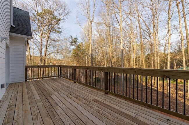 Building Photo - 450 Oliver Ridge Dr