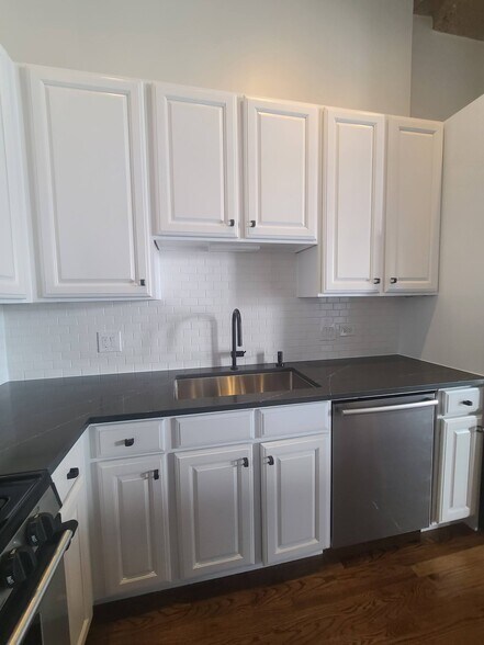 Kitchen - 758 N Larrabee St