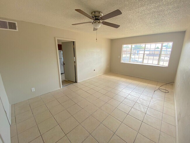 Building Photo - Northeast El Paso 4bed/2bath