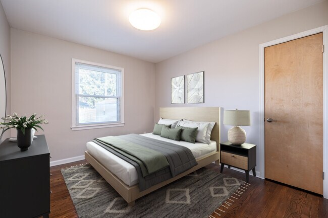 Building Photo - 429 E La Salle Ave