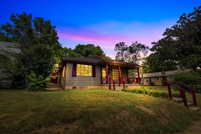 Primary Photo - Beautiful 3 Bedroom 2 Bathroom