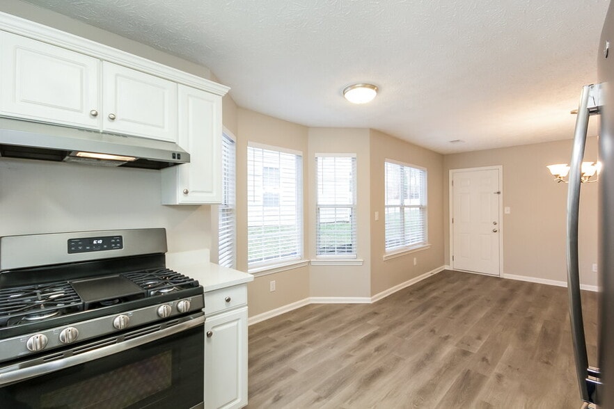 Building Photo - 2060 Stoneoak Dr