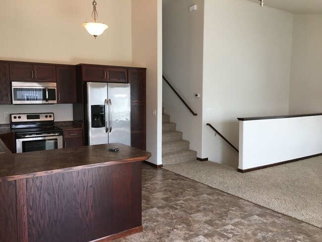 Building Photo - 3 Bed 3 Bath Twin Home