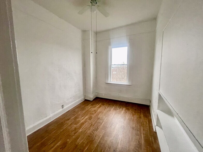 Building Photo - 182 Farnham Ave