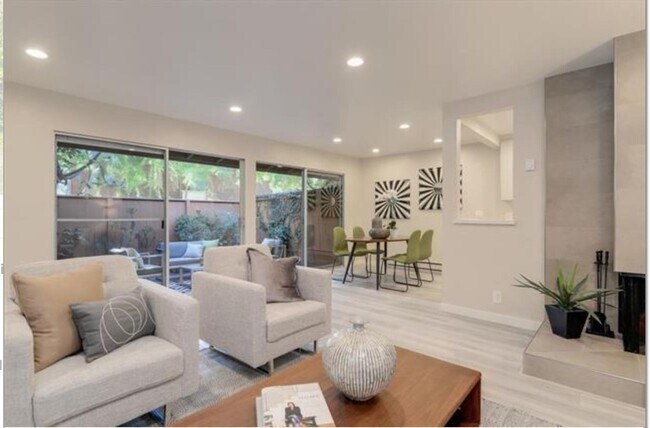 Building Photo - 1-Bedroom Unit with Parking in Mountain Vi...