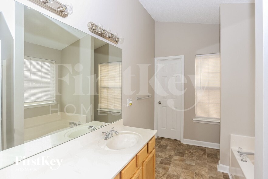 Building Photo - 12106 Chantress Ln