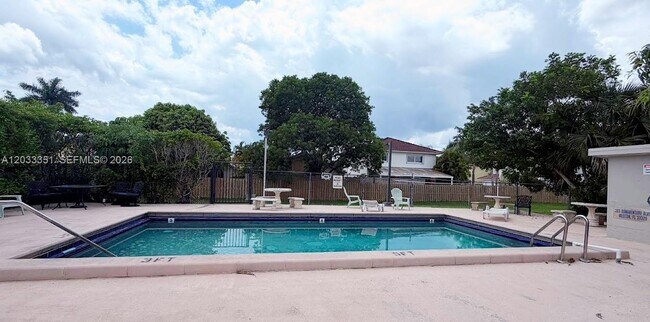 Building Photo - 301 Bonaventure Blvd