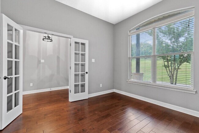 Building Photo - 10104 Longhorn Skyway