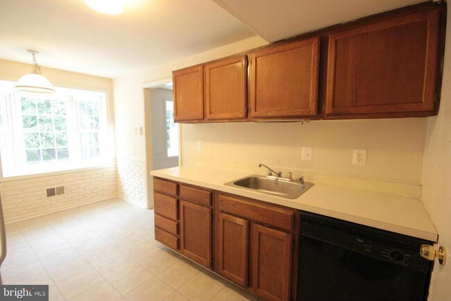 Building Photo - 7901 Central Park Cir