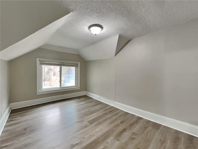 Building Photo - 3601 N Thomas Ave