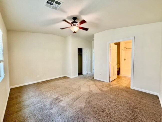Building Photo - CUTE ONE STORY TOWNHOME