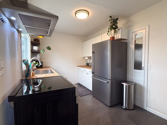 Building Photo - Spacious 2-Bedroom, 3-Bath Home in Spokane with Modern Comforts