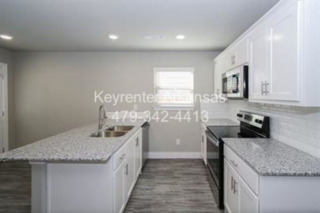 Building Photo - Awesome home with great location in Rogers