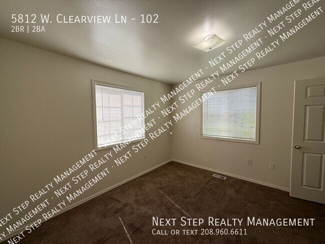 Building Photo - 5812 W Clearview Ln