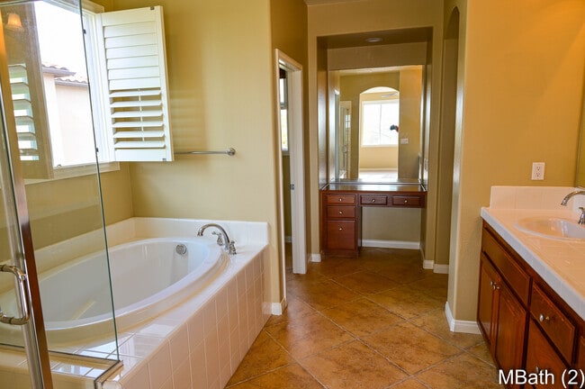 Building Photo - 1167 Vista Pointe Blvd