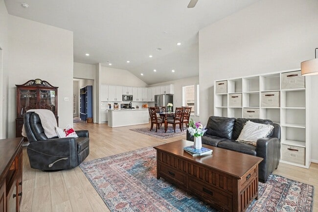 Building Photo - 2214 Lierna Dr