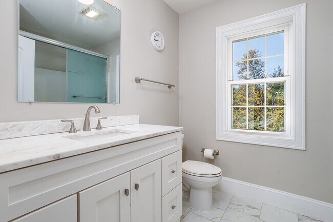 Building Photo - 22 White Pine Dr