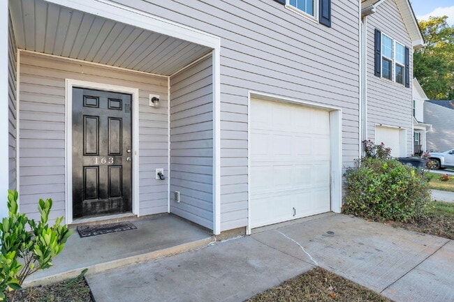 Building Photo - Stylish 3BR, 2.5BA Townhome with Loft and ...