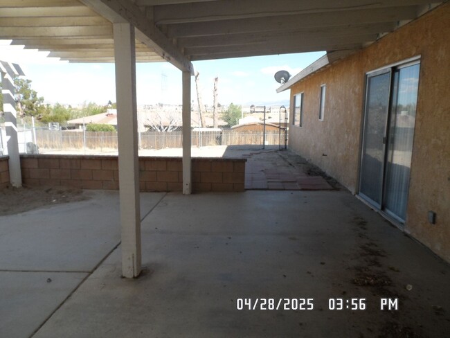 Building Photo - 3 Bedrooms, 2 Bathroom, Large Fully Fenced...