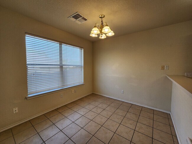 Building Photo - 2/2.5/1   Carpet only on Stairs /Large Fen...
