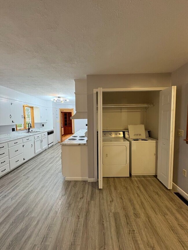 Building Photo - Two bedroom home for rent - Country living...