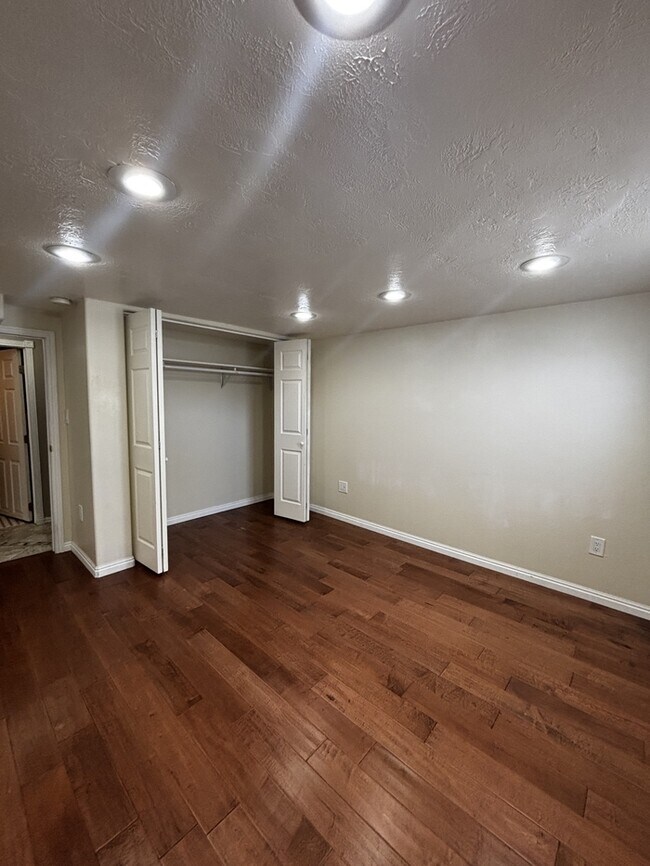 Building Photo - 157 N 400 W