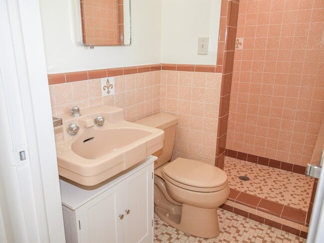 Building Photo - 241 E 900 N