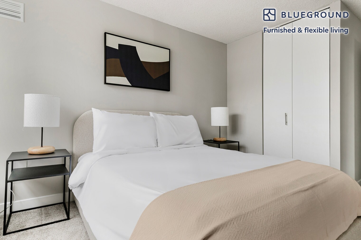 Building Photo - 77 W Huron St